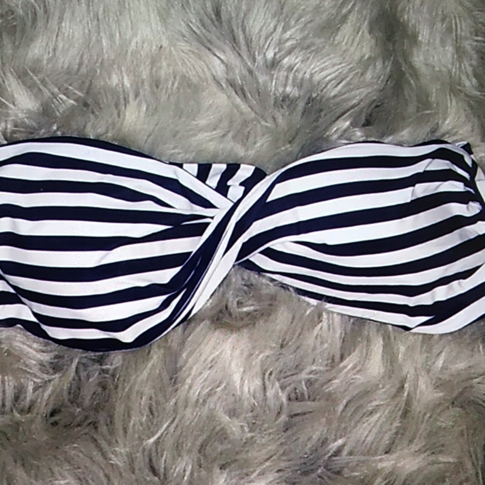 Twist strapless bathing suit top